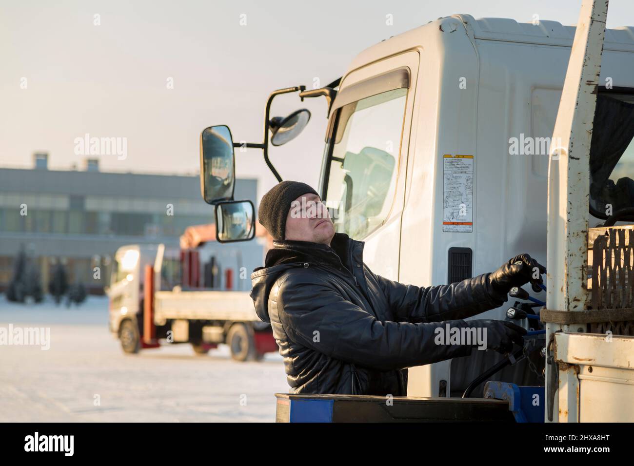 Porträt einer hydraulischen Kranführer in den Bau eines ice Stadt Stockfoto