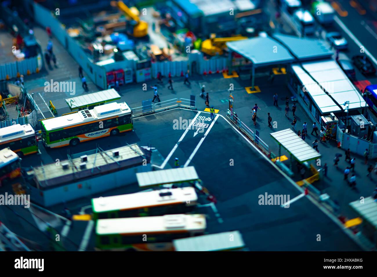 Der Bus-Drehschalter in Shibuya in Tokio mit Hochwinkelschiebeschaltung Stockfoto