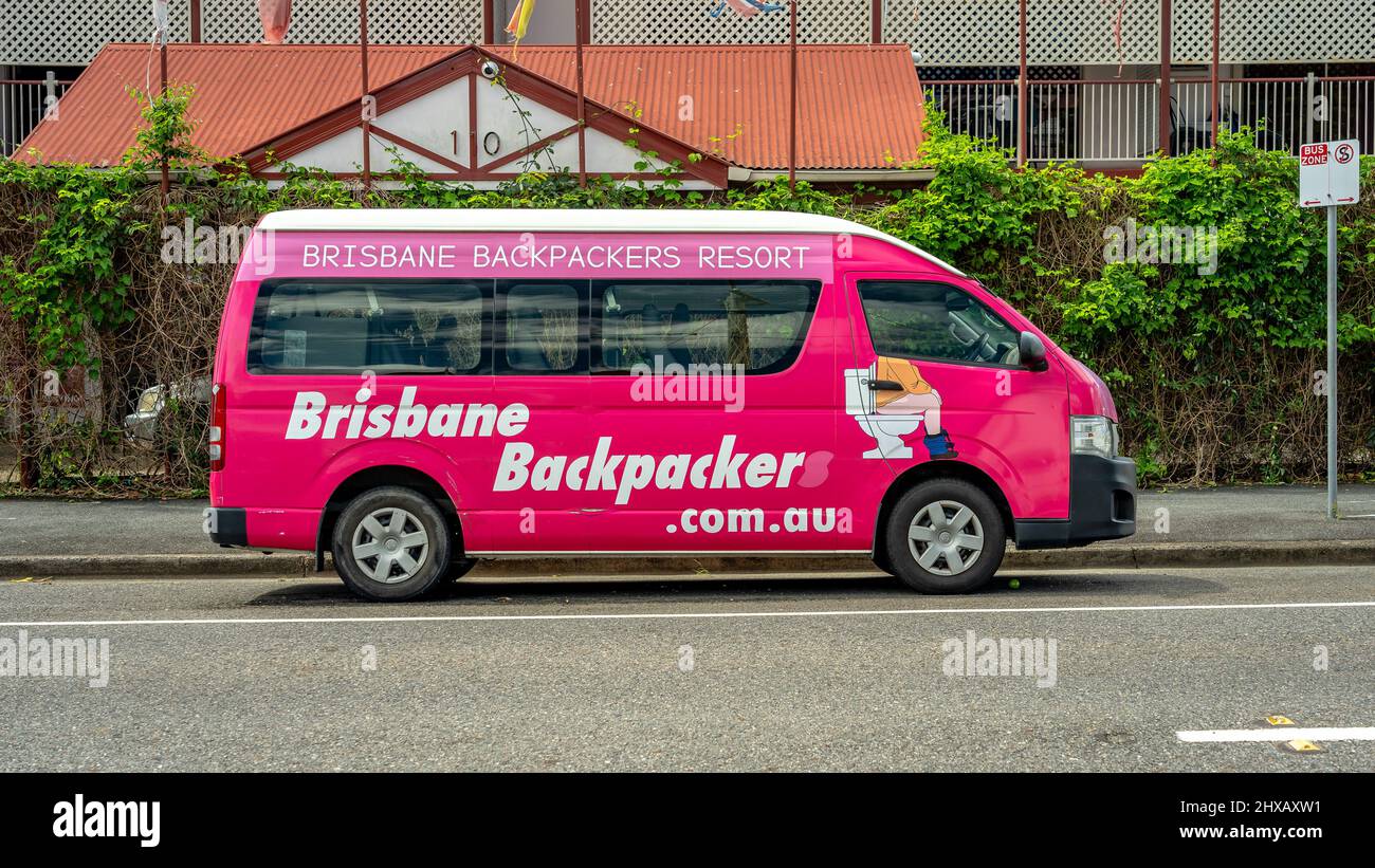 Brisbane, Australien - Brisbane Backpackers Van wartet auf Passagiere Stockfoto