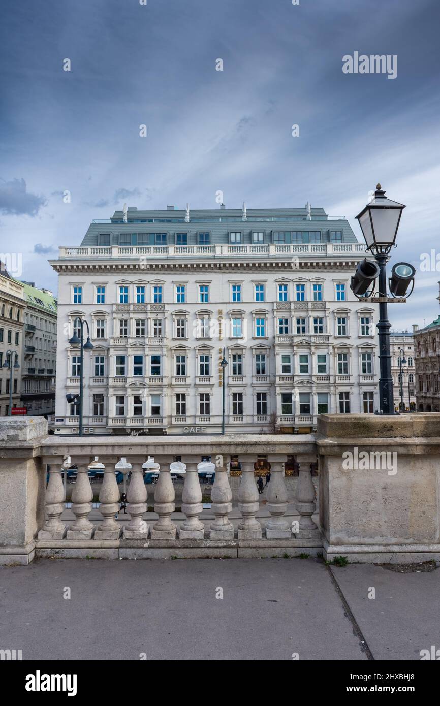 WIEN, ÖSTERREICH, 19. FEBRUAR 2022: Das historische Hotel Sacher Stockfoto