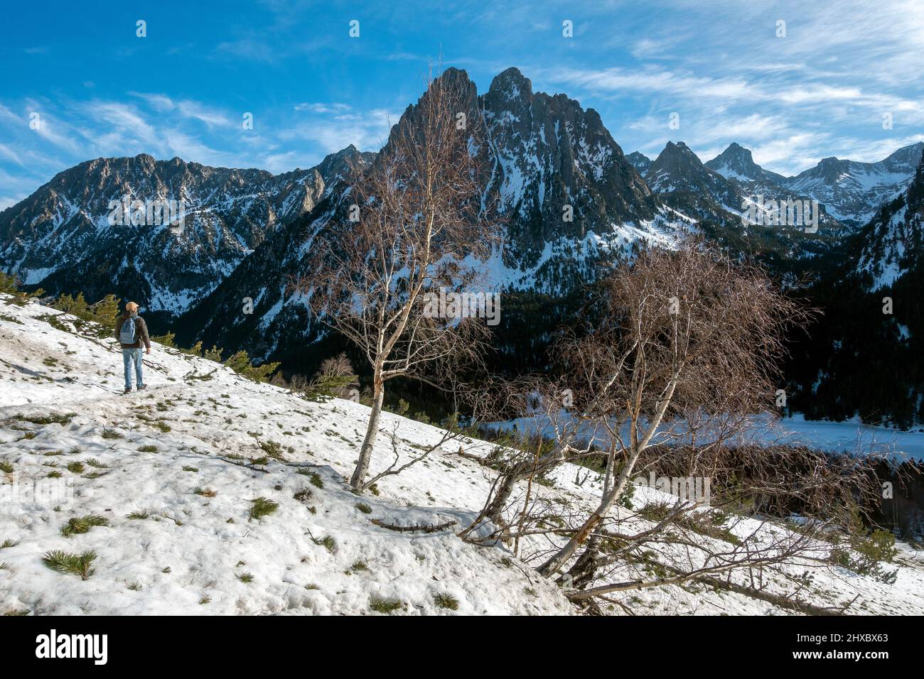 Winterliche Berglandschaft im Nationalpark Aigüestortes i Estany de Sant Maurici in der Nähe von Espot, Katalonien, Spanien Stockfoto