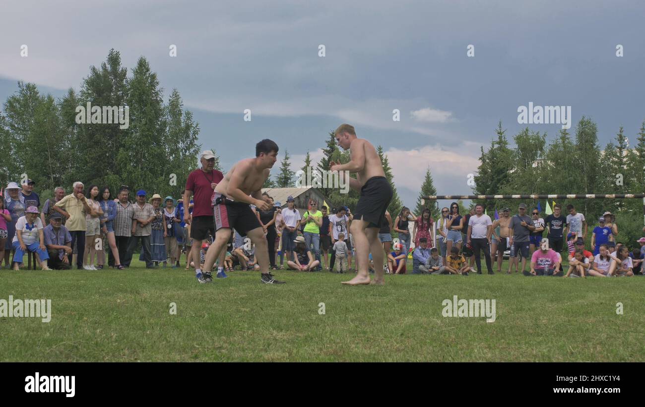 Odinsk, Russland - 29 2019. Juni: Burjat National Sport Wrestling. Holiday Sur Harban. Surkharban Naadam Sagaalgan Shagaa Buddhistisches Neujahrsfest, Naadym, Kosch Stockfoto