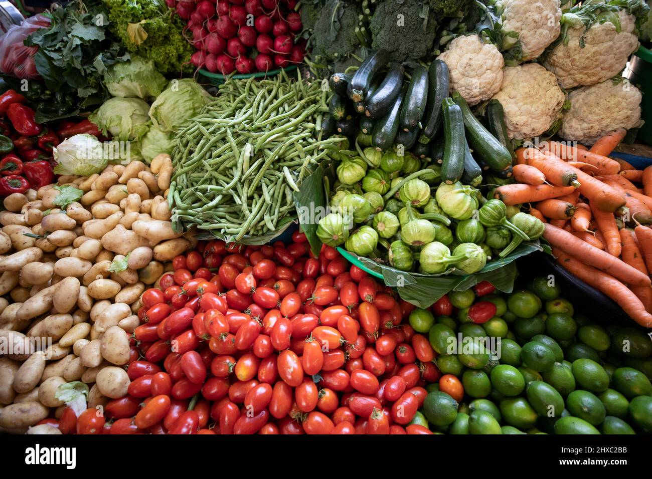 Farbenprächtiger wöchentlicher Chichicastenango Maya-Markt in Guatemala, Zentralamerika. Stockfoto
