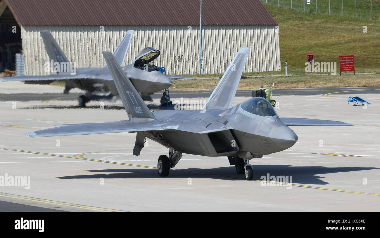 F-22 Kampfflugzeug bei sonnigem Wetter, US Air Force Stockfoto