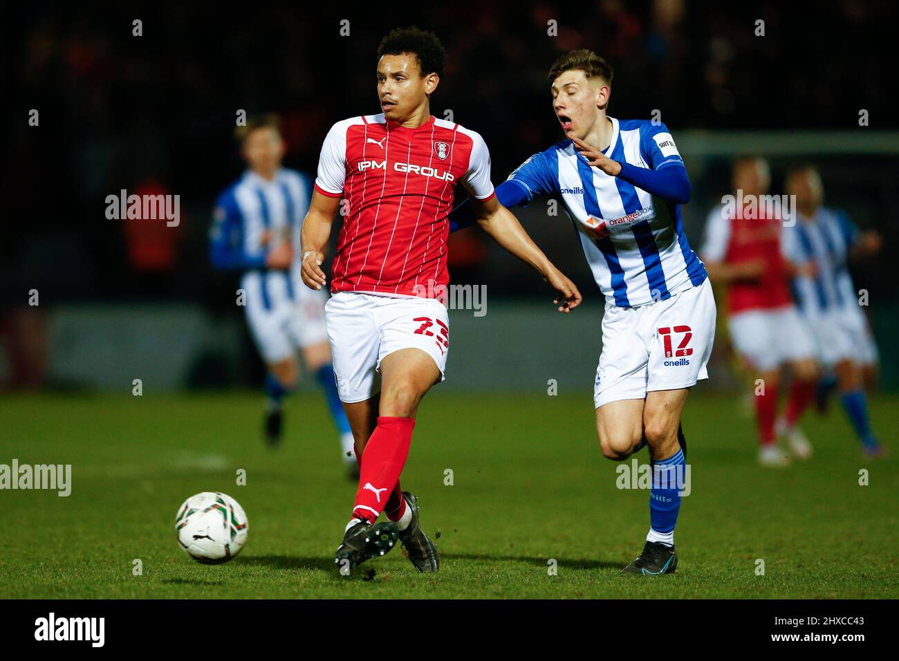 Rotherham United's Rarmani Edmonds-Green und Joe Grey von Hartlepool United in Aktion während des Halbfinalmatches der Papa John's Trophy in Victoria Park, Hartlepool. Bilddatum: Mittwoch, 9. März 2022. Stockfoto