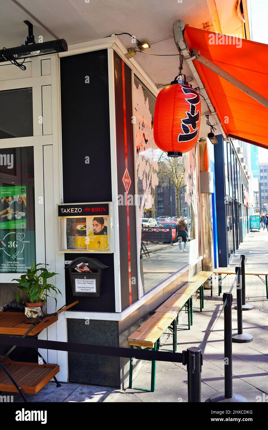 Außenansicht eines japanischen Ramen-Restaurants im japanischen Viertel in der Immermannstraße in Düsseldorf. Stockfoto