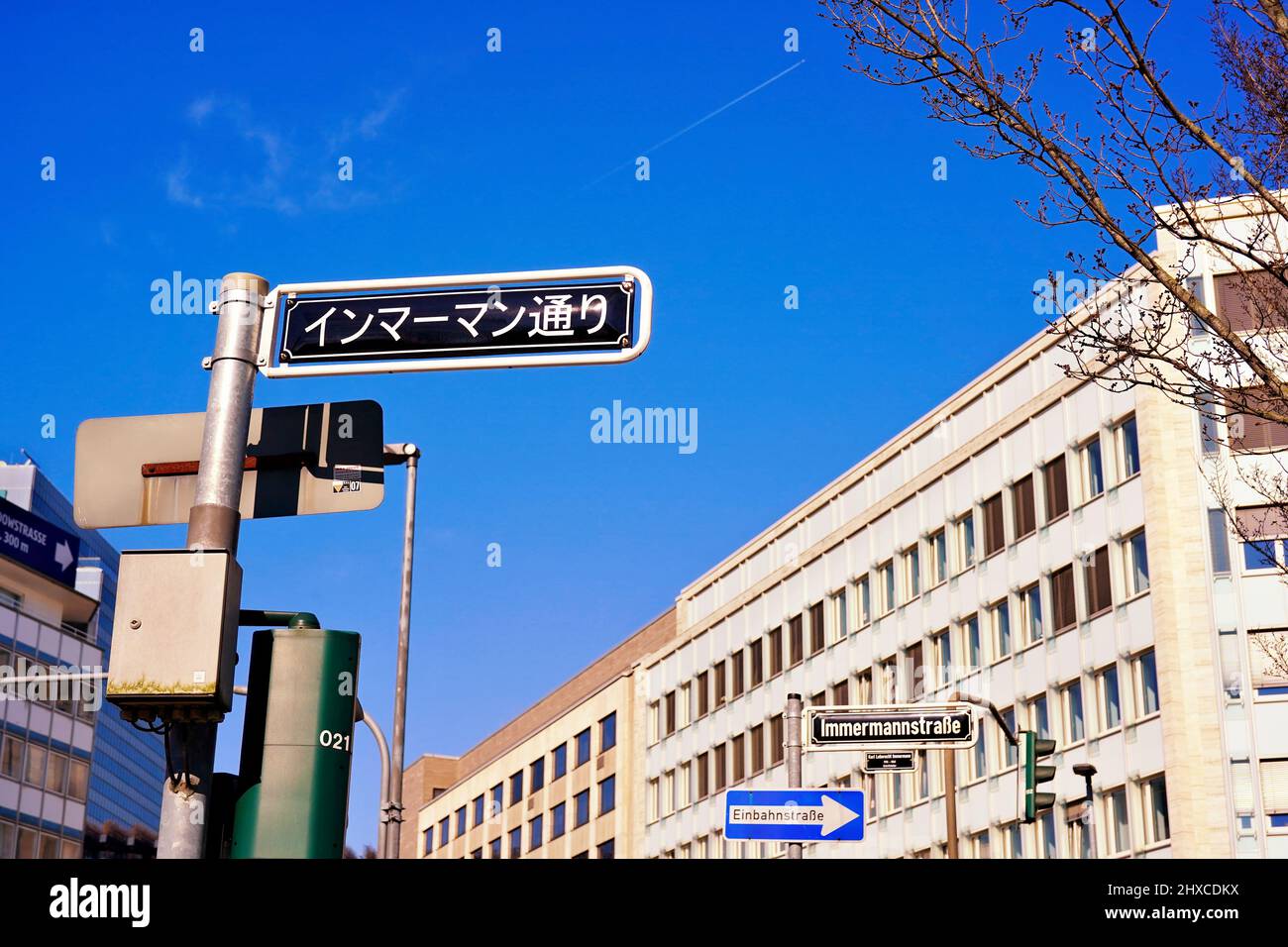 Japanisches Straßenschild der Immermannstraße im beliebten japanischen Viertel in Düsseldorf. Stockfoto
