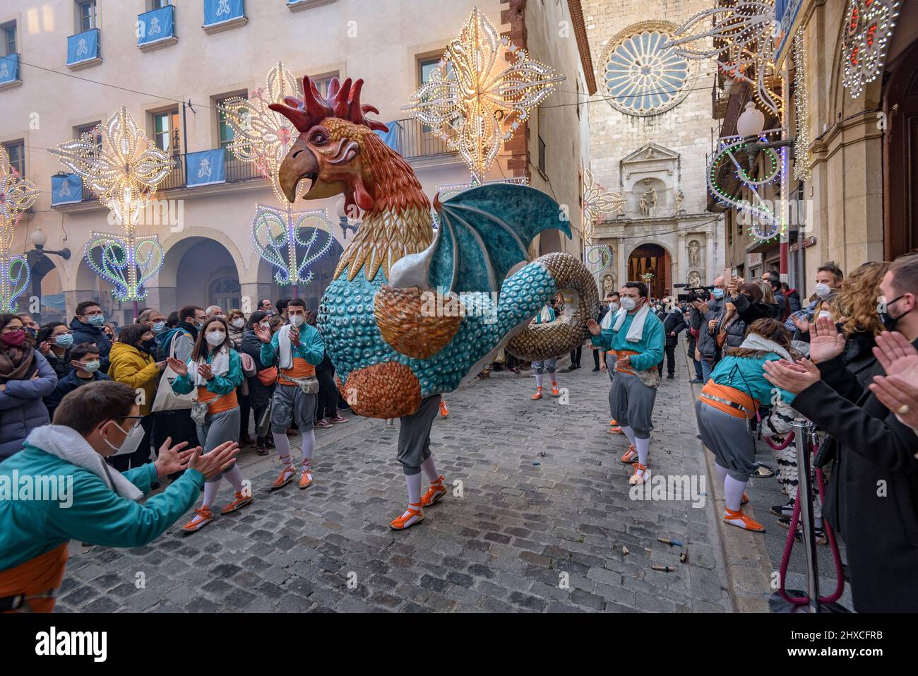 Der Valls Basilisk in der Prozession des Valls Decennial Festivals 2022 (2021+1), zu Ehren der Jungfrau der Candlemas in Valls, Tarragona, Spanien Stockfoto