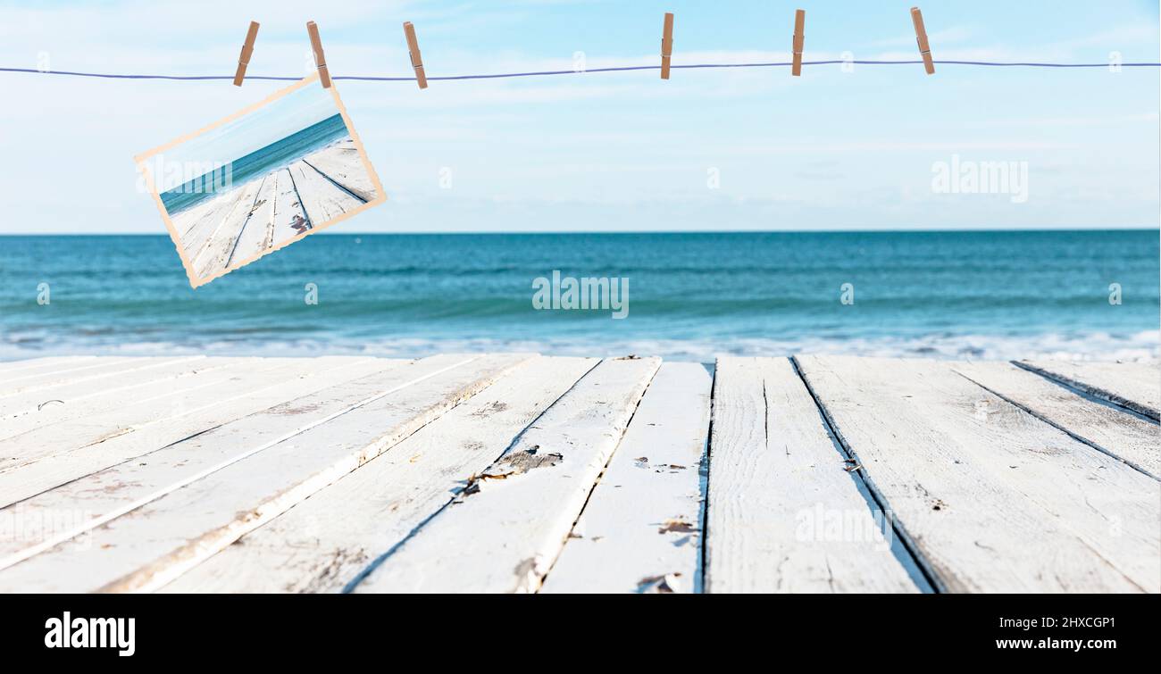 Terrasse am Meer mit Blick zum Horizont, Wäscheleine, Foto Stockfoto