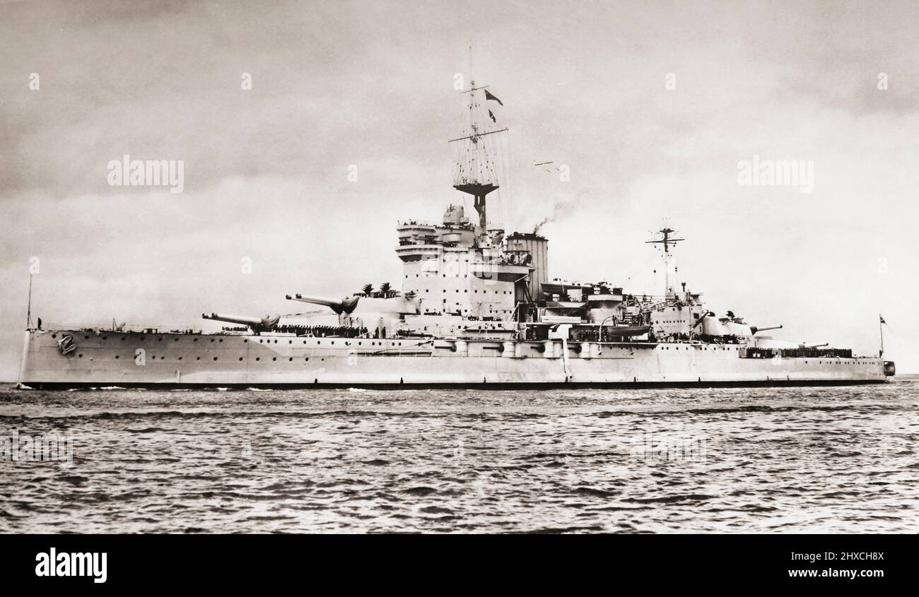 HMS Warspite, ein Schlachtschiff der Queen Elizabeth-Klasse. Von britischen Kriegsschiffen, veröffentlicht 1940 Stockfoto HMS Warspite, ein Schlachtschiff der Queen Elizabeth-Klasse. Von britischen Kriegsschiffen, veröffentlicht 1940 Stockfoto