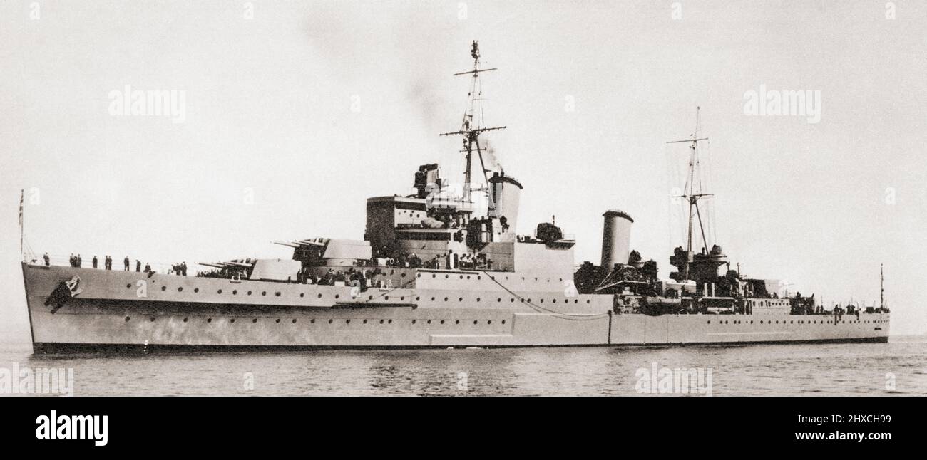 HMS Sheffield, eine Southampton-Unterklasse der Town-Class-Kreuzer der Royal Navy während des Zweiten Weltkriegs. Das erste britische Kriegsschiff dieses Namens begann im Januar 1935 und wurde im August 1937 fertiggestellt. Das Pom-Pom-Flak-Geschütz am vorderen Trichter ist mit einer Plane bedeckt. Von British Warships, veröffentlicht 1940 Stockfoto