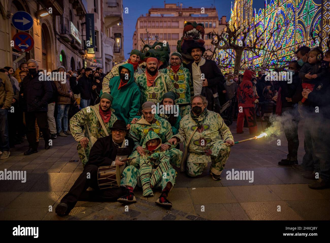 Der Valls Drache in der Prozession des Valls Decennial Festivals 2022, zu Ehren der Jungfrau der Candlemas in Valls, Tarragona, Katalonien, Spanien Stockfoto