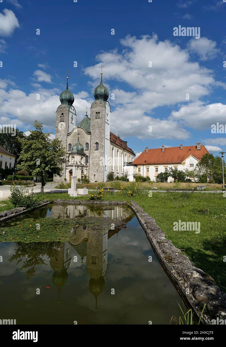 Deutschland, Bayern, Oberbayern, Chiemgau, Altenmarkt an der Alz, Kloster Baumburg, St. Margaretenkloster-Kirche Stockfoto