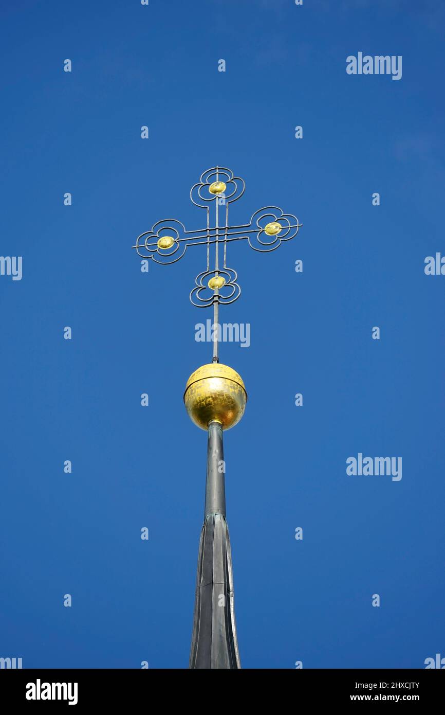 Deutschland, Bayern, Oberbayern, Chiemgau, Altenmarkt an der Alz, Kloster Baumburg, St. Margaretenkloster-Kirche, Kirchturm, Kirchturm, Kreuz, Detail Stockfoto