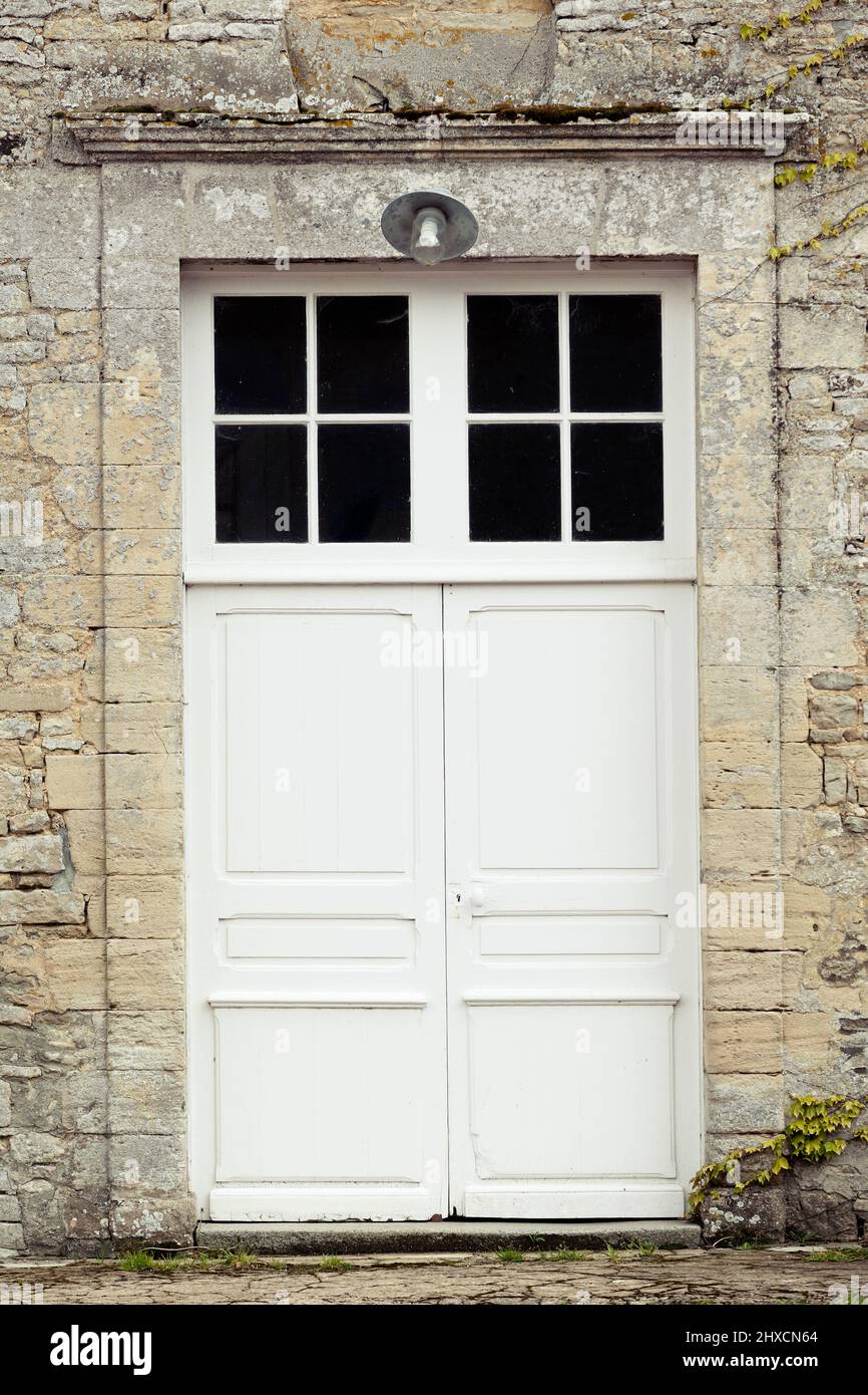 Altes Herrenhaus Tür eines Steinhauses Stockfoto
