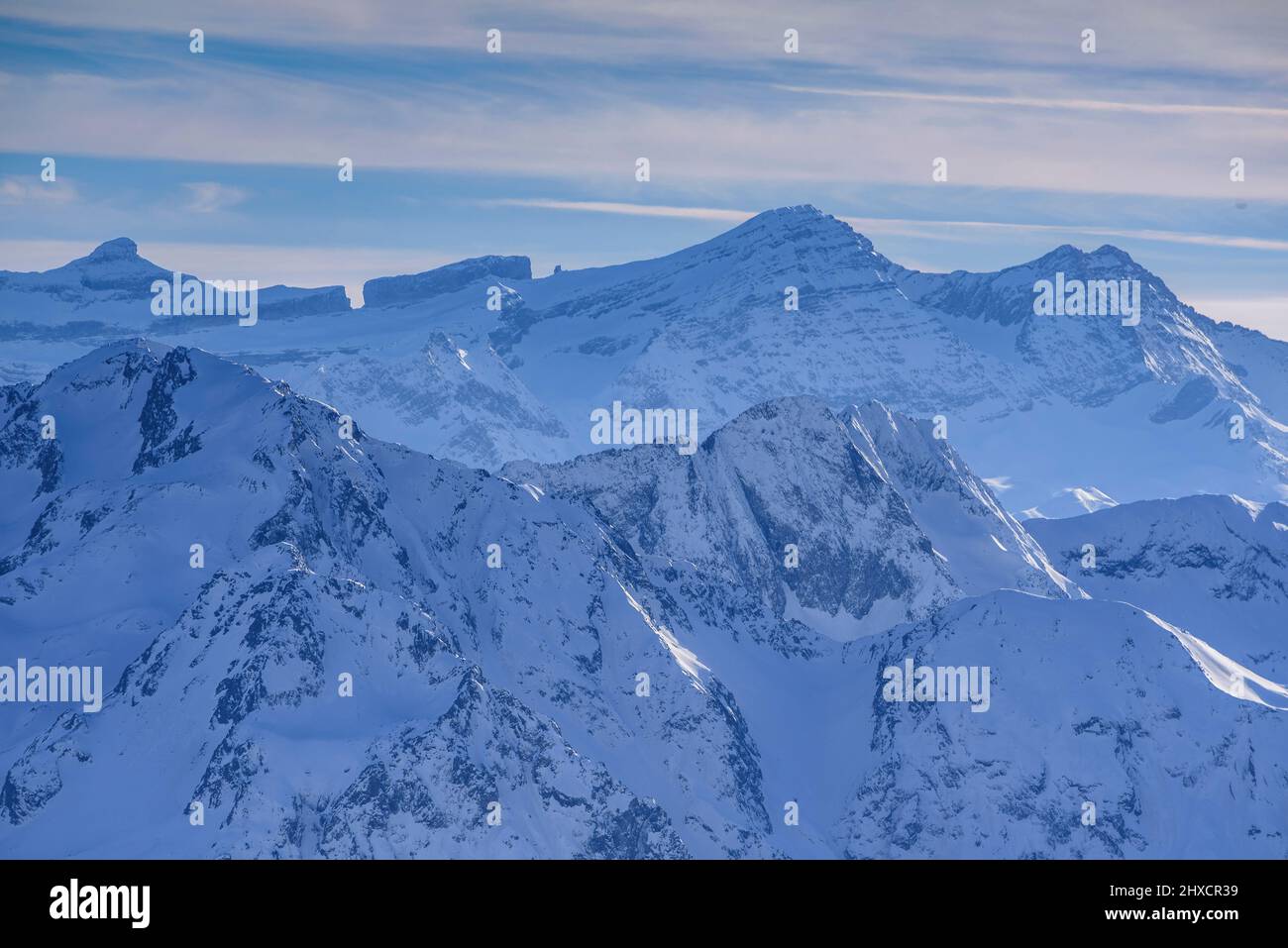 Blick von der Aussichtsplattform des Pic du Midi de Bigorre im Winter (Midi-Pyrénées, Oczitanie, Frankreich, Pyrenäen) ESP: Vistas desde el Pic du Midi Stockfoto