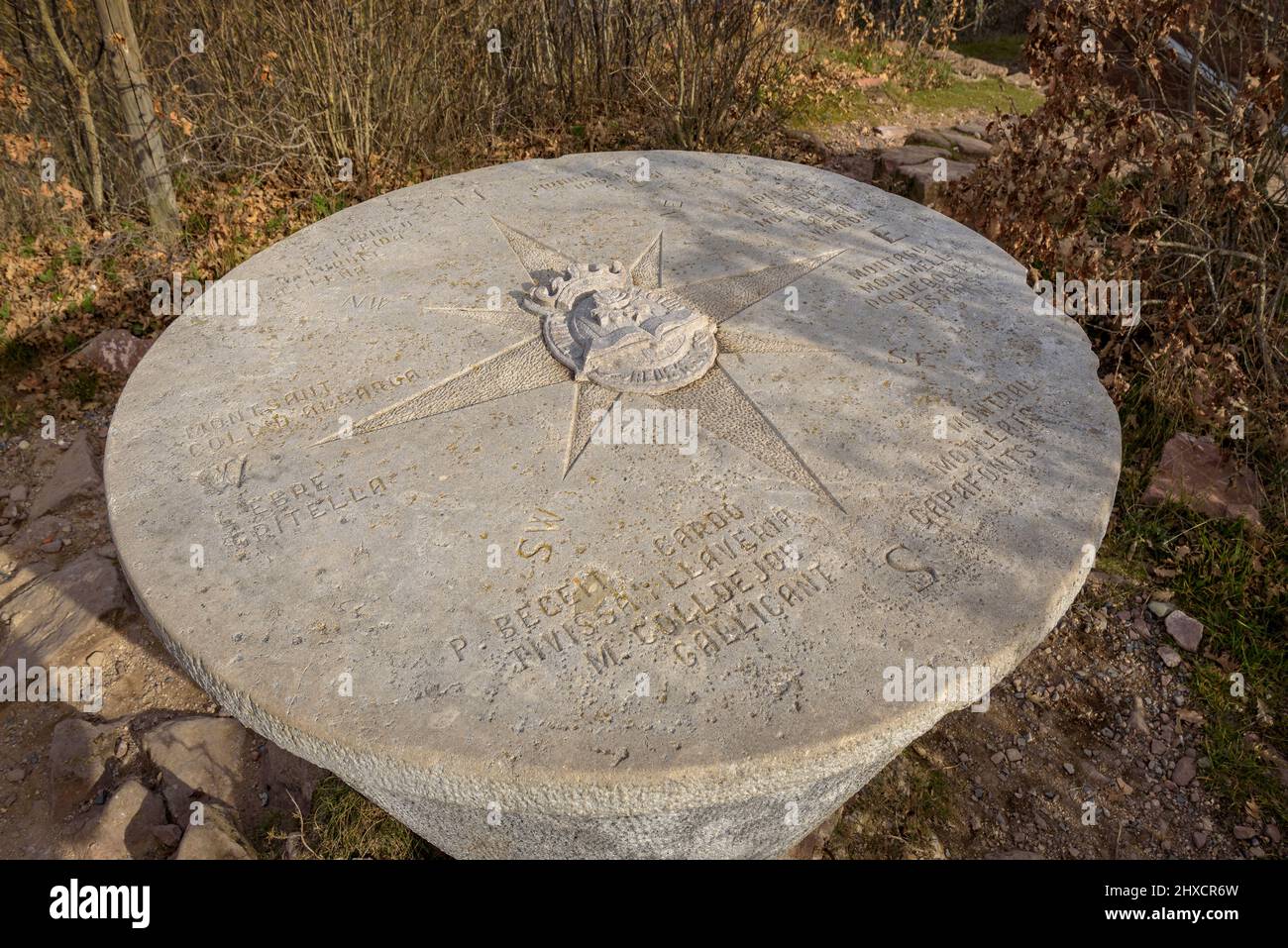 Blick vom Gipfel des Tossal de la Baltasana (1200 m), dem höchsten Punkt der Prades-Berge (Tarragona, Katalonien, Spanien) Stockfoto