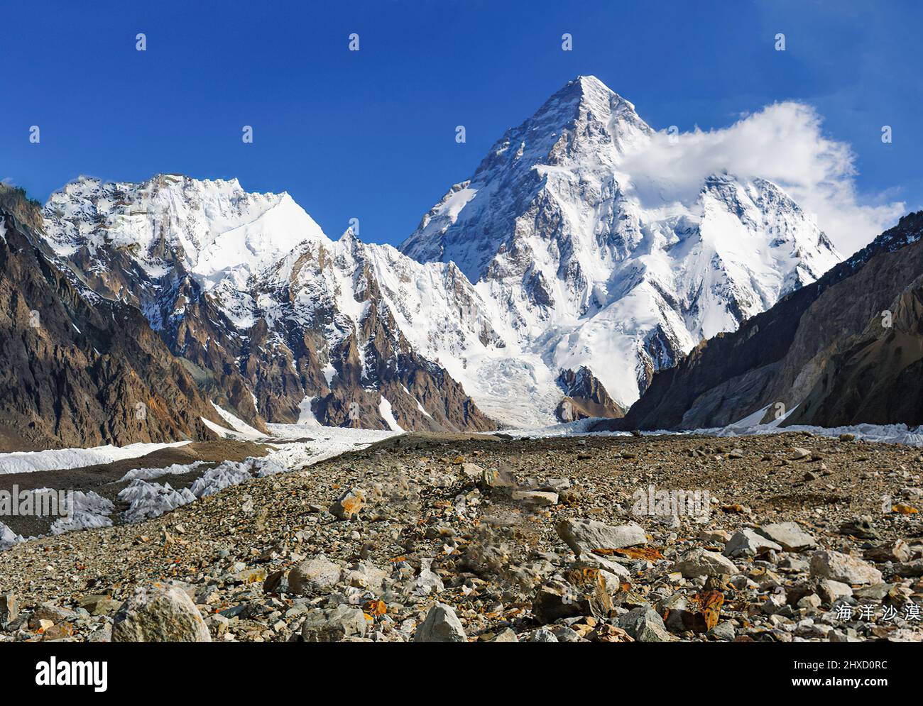 K2, mit 8.611 Metern über dem Meeresspiegel, ist nach dem Mount Everest der zweithöchste Berg der Erde. Es liegt in der Karakorum-Range Stockfoto