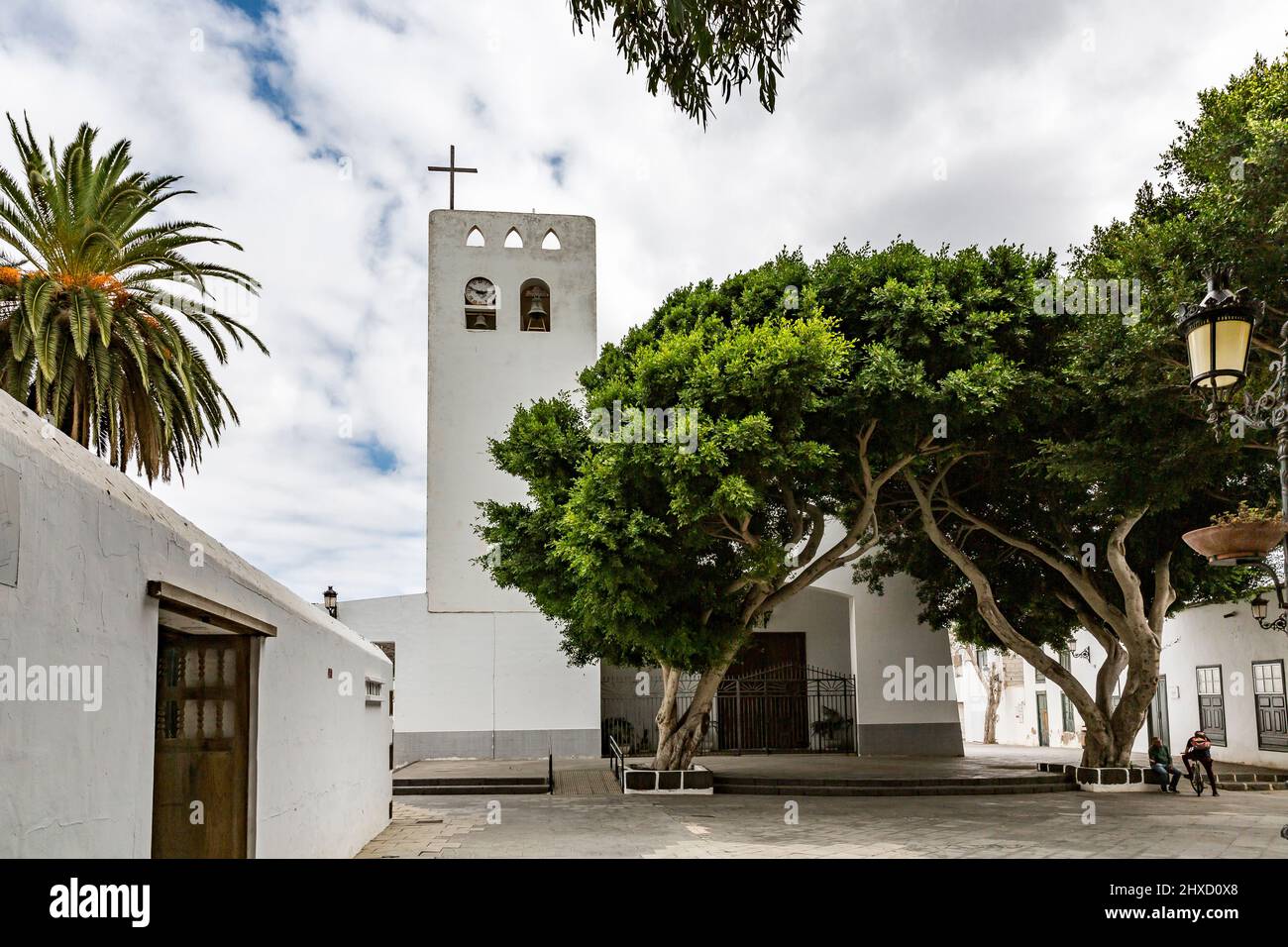 Die Kirche Iglesia de Nuestra Señora de la Encarnación, Plaza León y Castillo, Haria, Lanzarote, Kanarische Inseln, Spanien, Europa Stockfoto