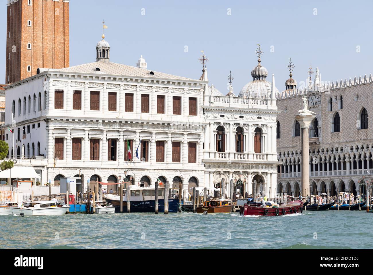 Blick vom Canal Grande auf Zeccca di Venezia und den Palazzo Ducale in Venedig, Italien Stockfoto