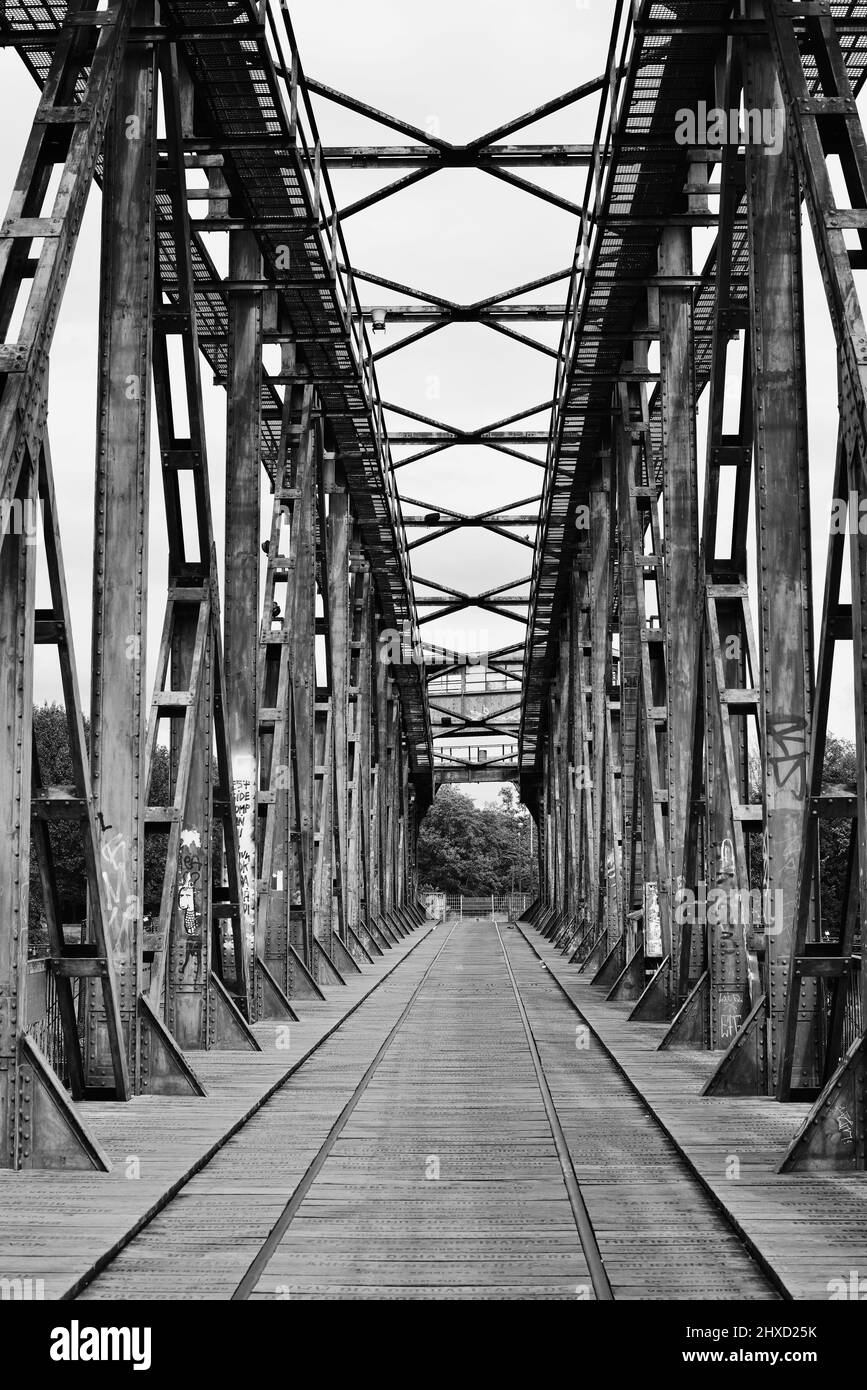 Liftbrücke, ehemalige Eisenbahnbrücke über die Elbe, Magdeburg, Sachsen-Anhalt, Deutschland Stockfoto
