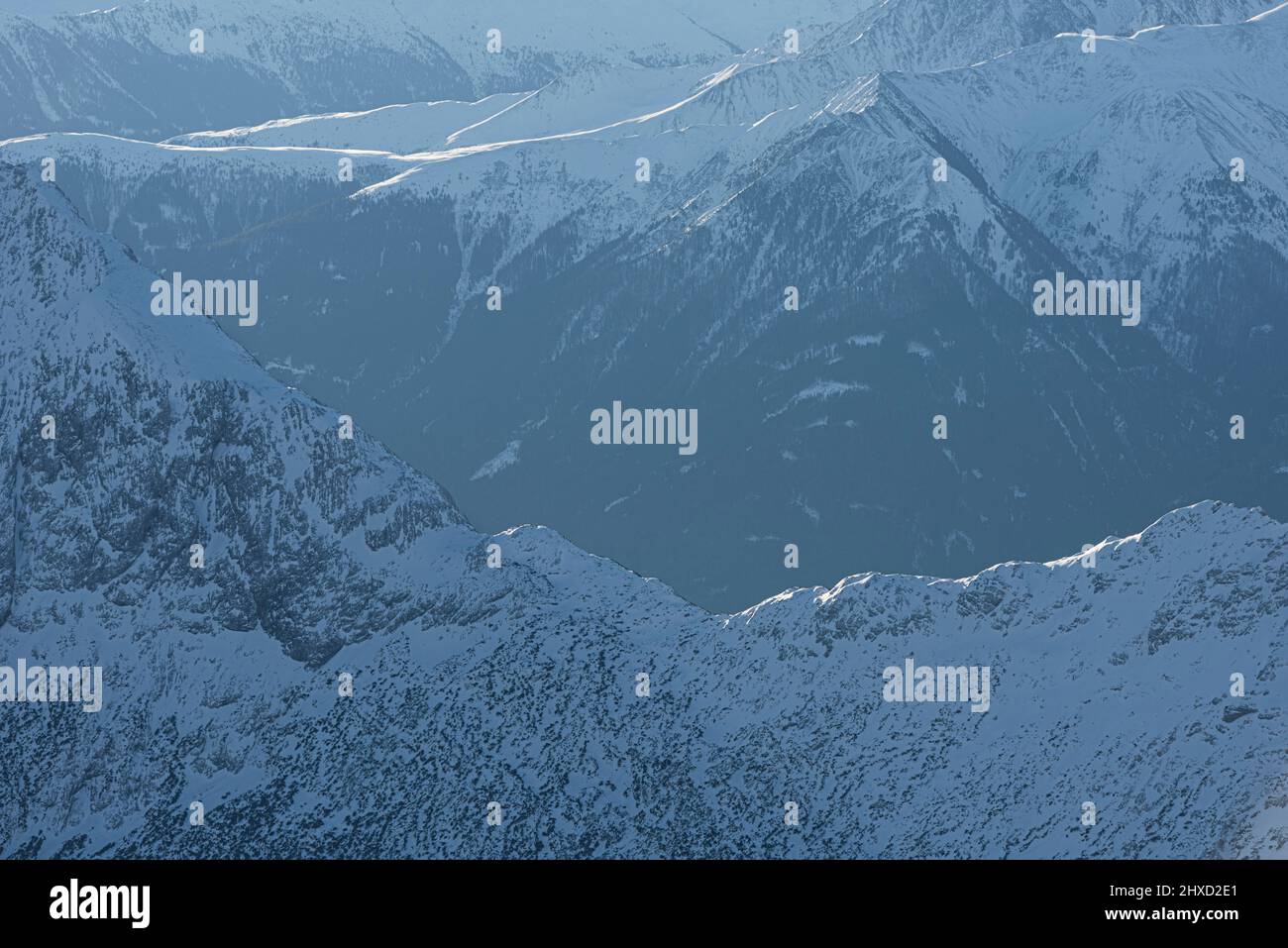 Morgenstimmung auf der Zugspitze, Sonnenaufgang auf Deutschlands höchstem Berg 'Top of Germany'. Landschaftsfotografie. Stockfoto