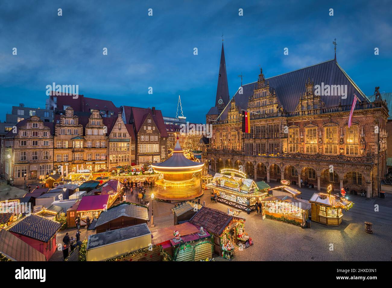 Weihnachtsmarkt in Bremen, Deutschland bei Nacht Stockfoto