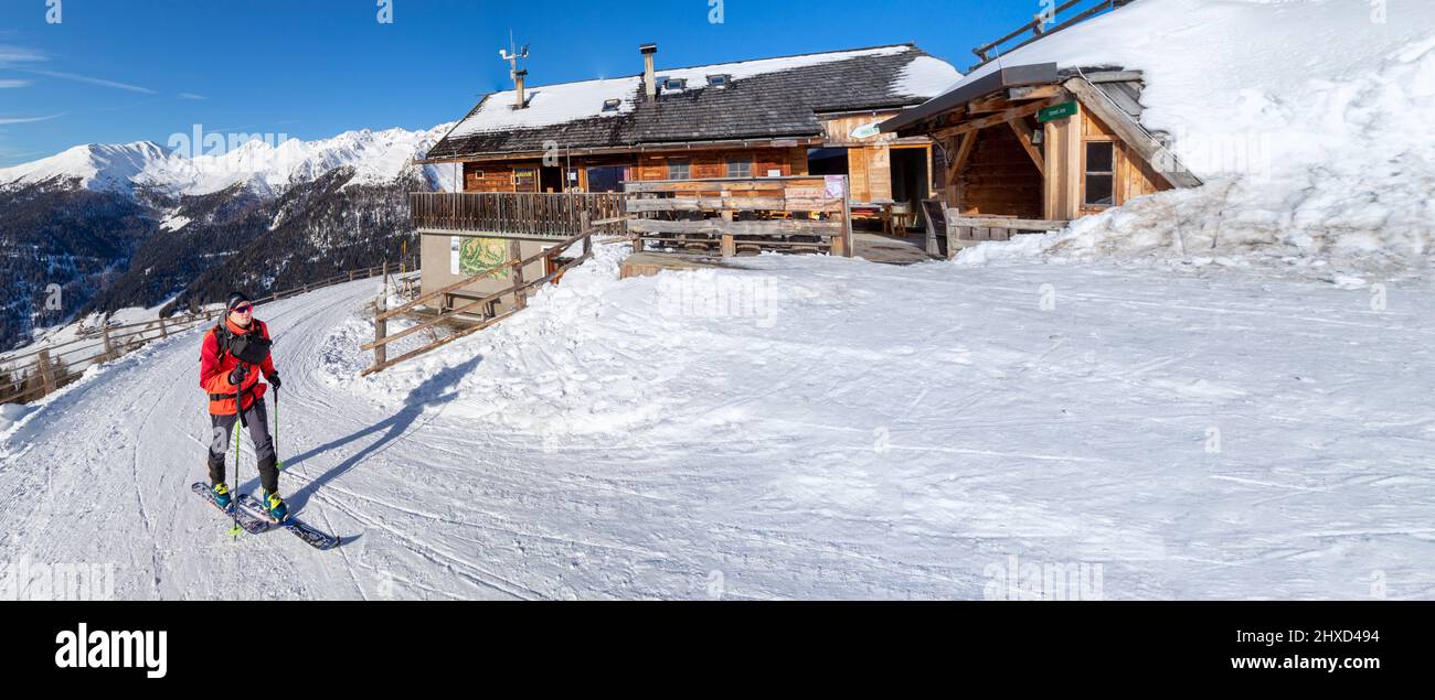 Europa, Italien, Südtirol, Provinz Bozen, Gsiesertal, Skibergsteiger in Aktion bei der Uwald alm Stockfoto