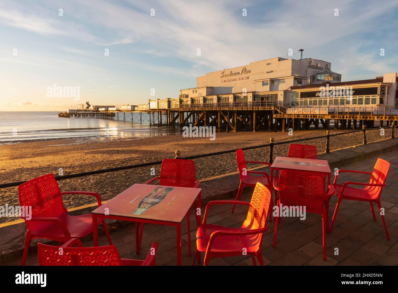 England, Isle of Wight, Sandown, Sandown Beach und Pier, Café Stockfoto