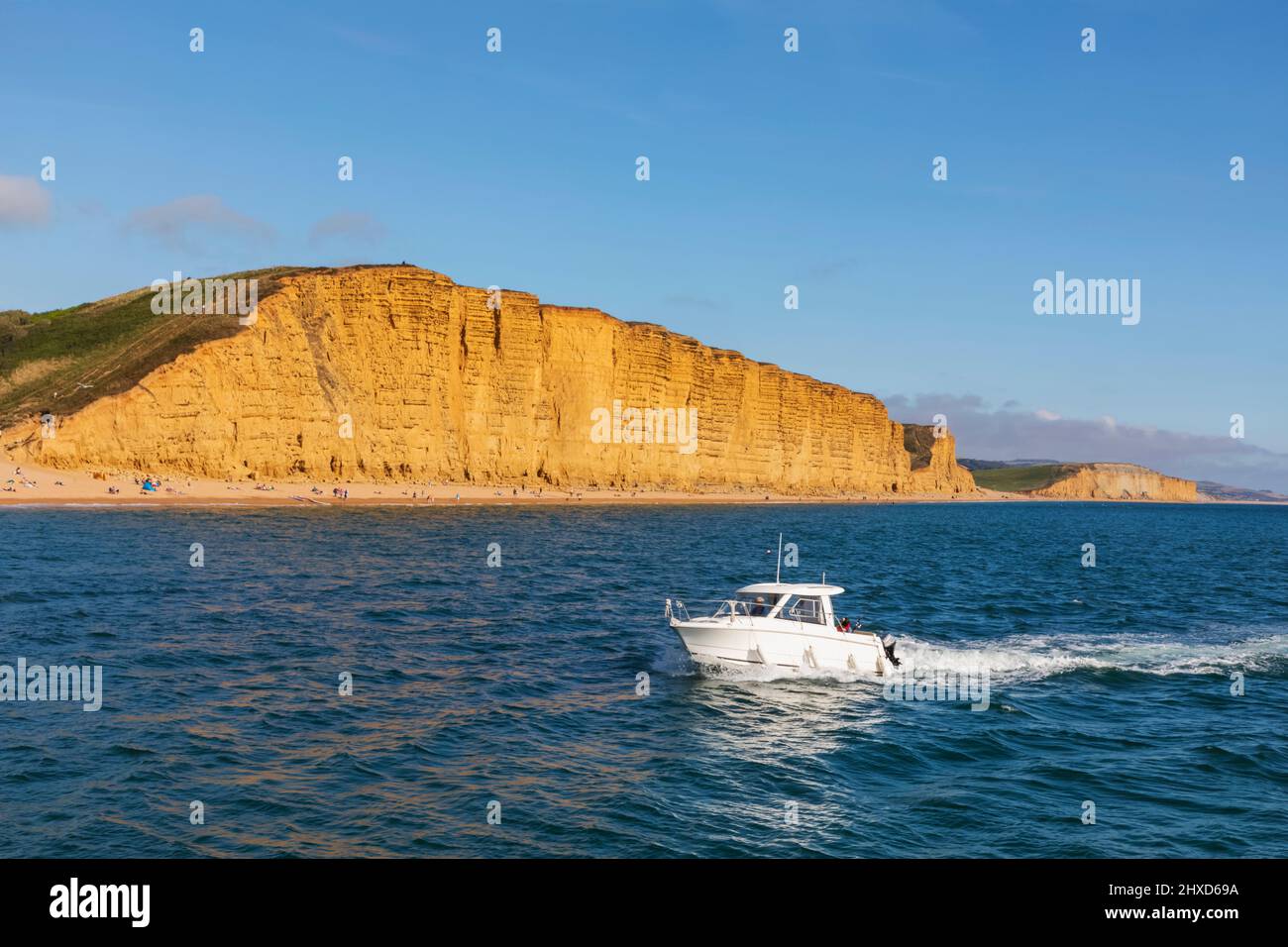 England, Dorset, Bridport, West Bay Beach und Cliffs Stockfoto