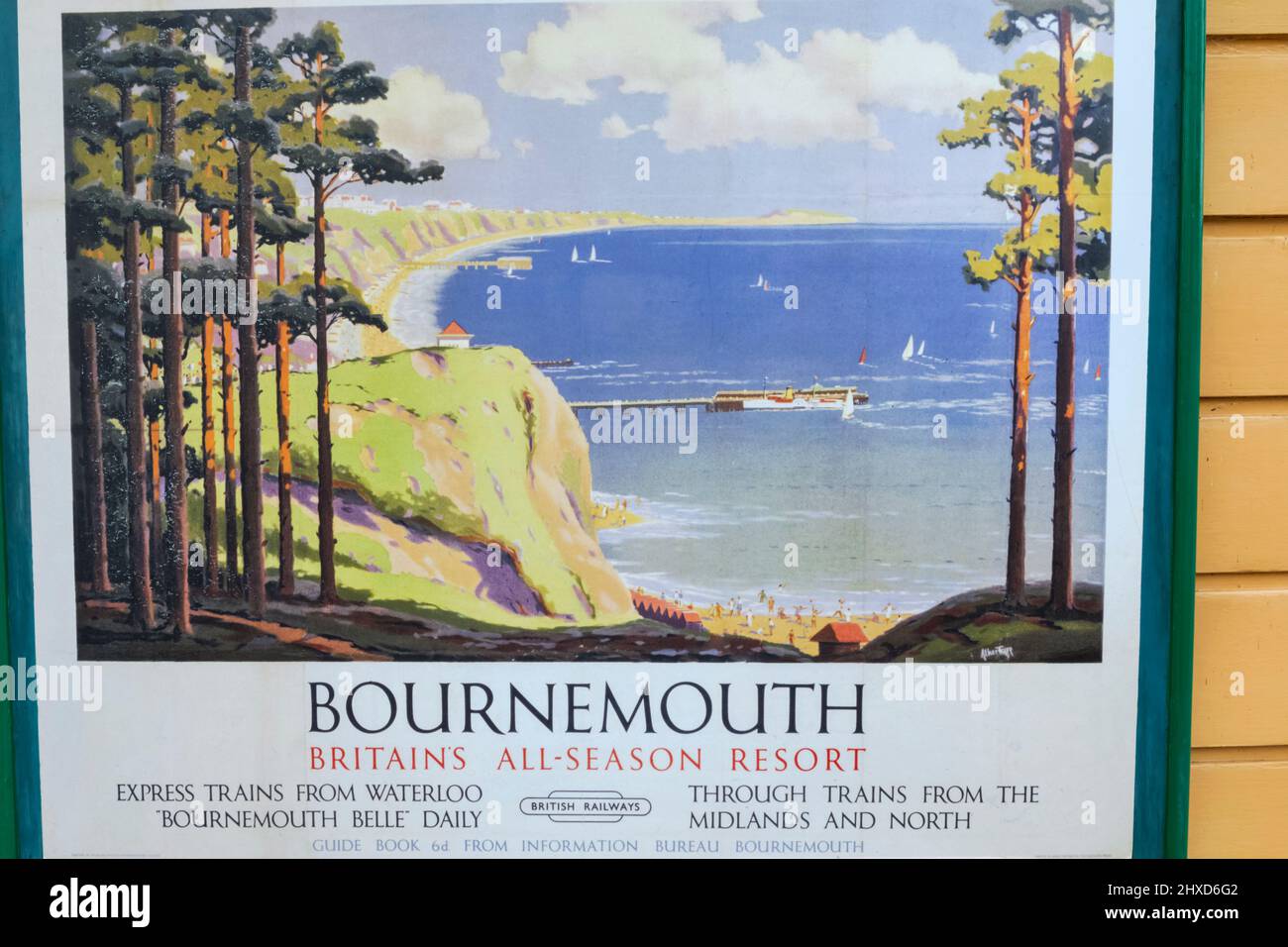 England, Dorset, Isle of Purbeck, Corfe Castle, The Historic Railway Station, Vintage Railway Poster Advertising Service to Bournemouth Stockfoto