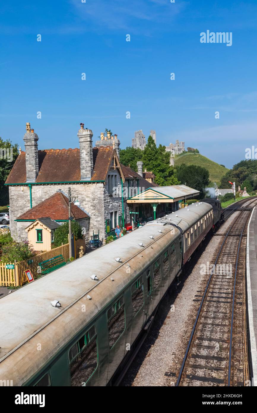 England, Dorset, Isle of Purbeck, Corfe Castle, der historische Bahnhof und Dampfzug Stockfoto