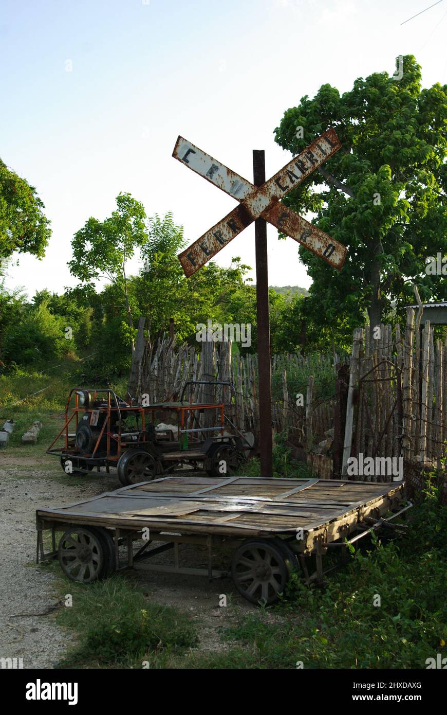 Waggon und Eisenbahnausrüstung. Eisenbahnkreuzer (Cruzero ferocarril) in Punta Aegre, Kuba. Stockfoto