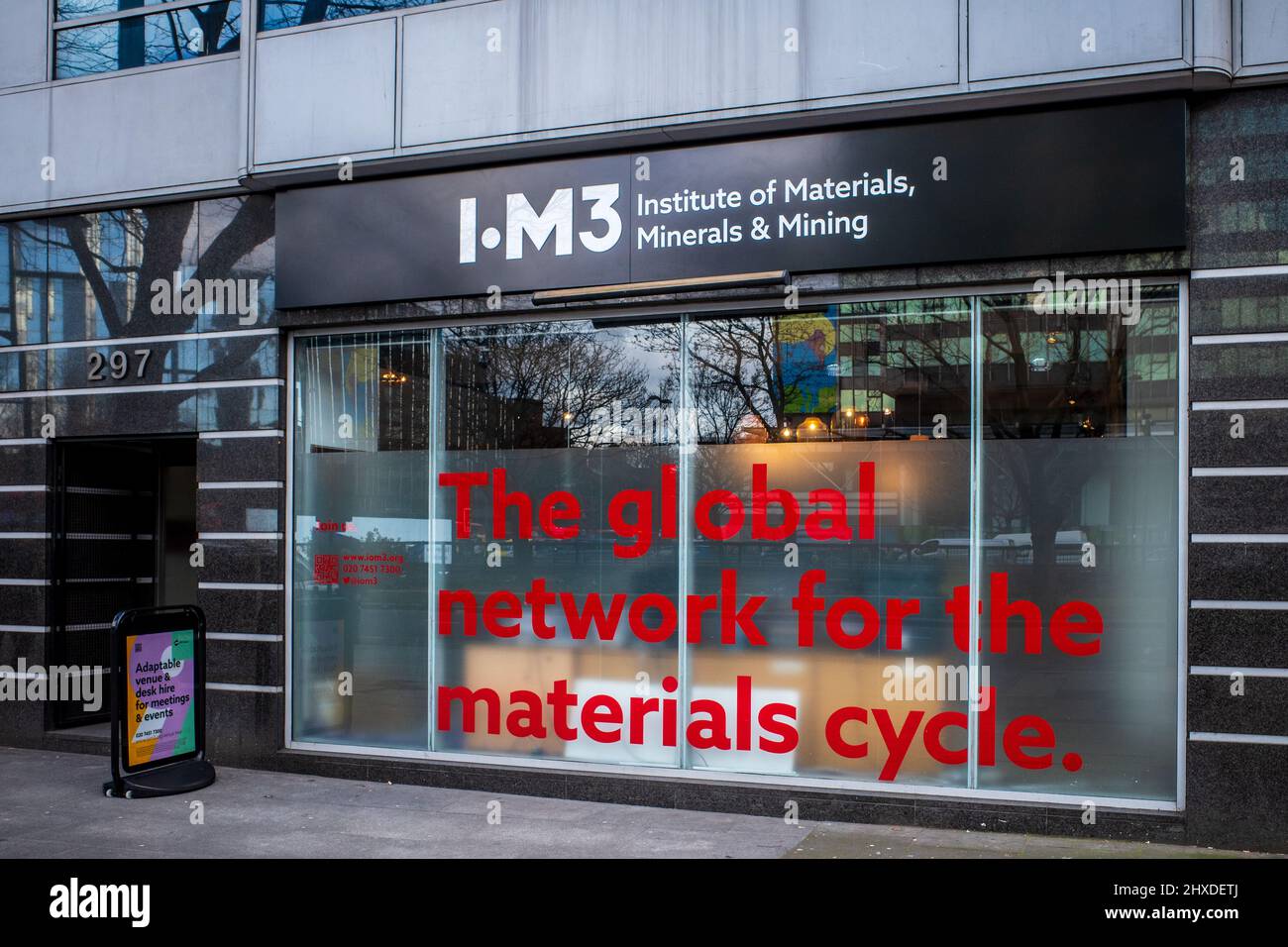 IOM3 - The Institute of Materials Minerals and Mining London. Die IOM3 Zentrale in 297 Euston Road London UK. Stockfoto