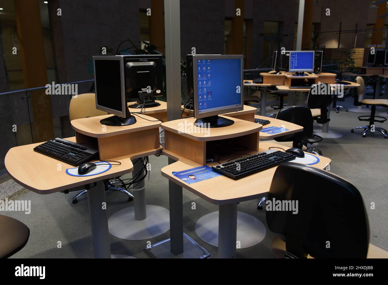 Minsk, Weißrussland - 31. Dezember 2017: Die Räumlichkeiten für die Arbeit mit dem Internet in der Nationalbibliothek der Republik Belarus Stockfoto