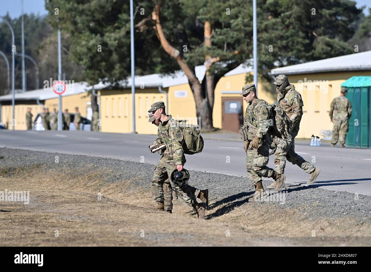 Grafenwoehr, Deutschland. 11. März 2022. Soldaten DER US-Armee. Premierminister Dr. Markus Soeder besucht am 11.. März 2022 das US-Militärausbildungsgebiet Grafenwoehr, das Hauptquartier des 7. Army Training Command. Quelle: dpa picture Alliance/Alamy Live News Stockfoto