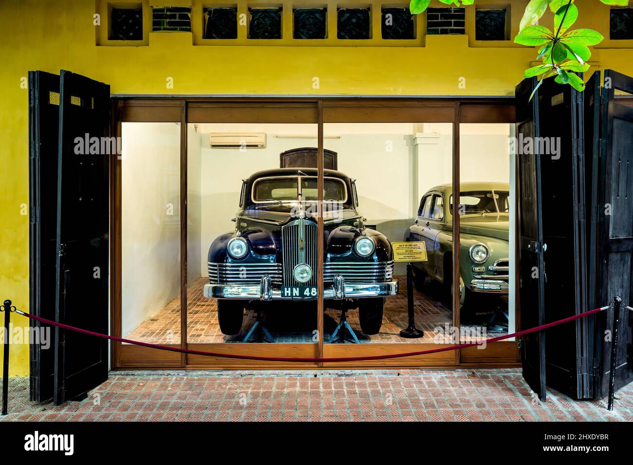 Ho Chi Minhs Garage und Autos, Präsidentenpalast, Hanoi, Vietnam Stockfoto