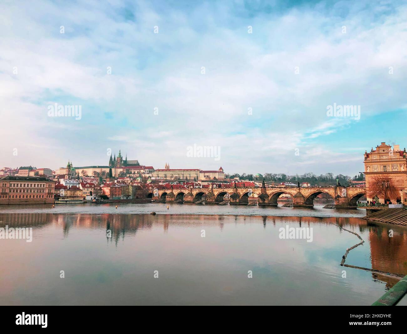 Prag, Tschechien - 27. Dezember 2021: Panoramablick auf Prag. Stadtbild von Prag Stockfoto