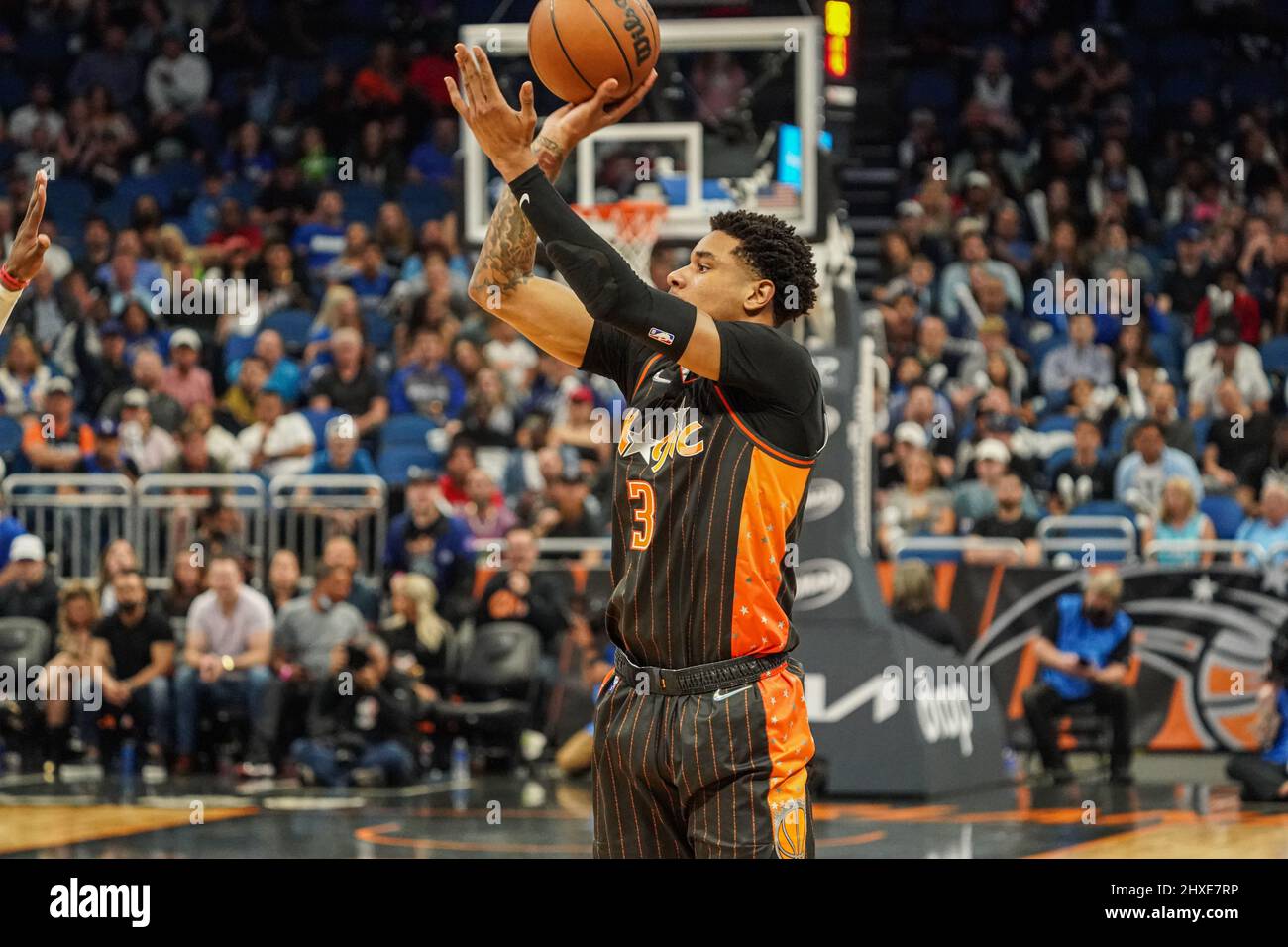 Orlando, Florida, USA, 11. März 2022, Orlando Magic Forward Chuma Okeke #3 macht in der zweiten Hälfte einen Schuss im Amway Center. (Foto: Marty Jean-Louis) Quelle: Marty Jean-Louis/Alamy Live News Stockfoto