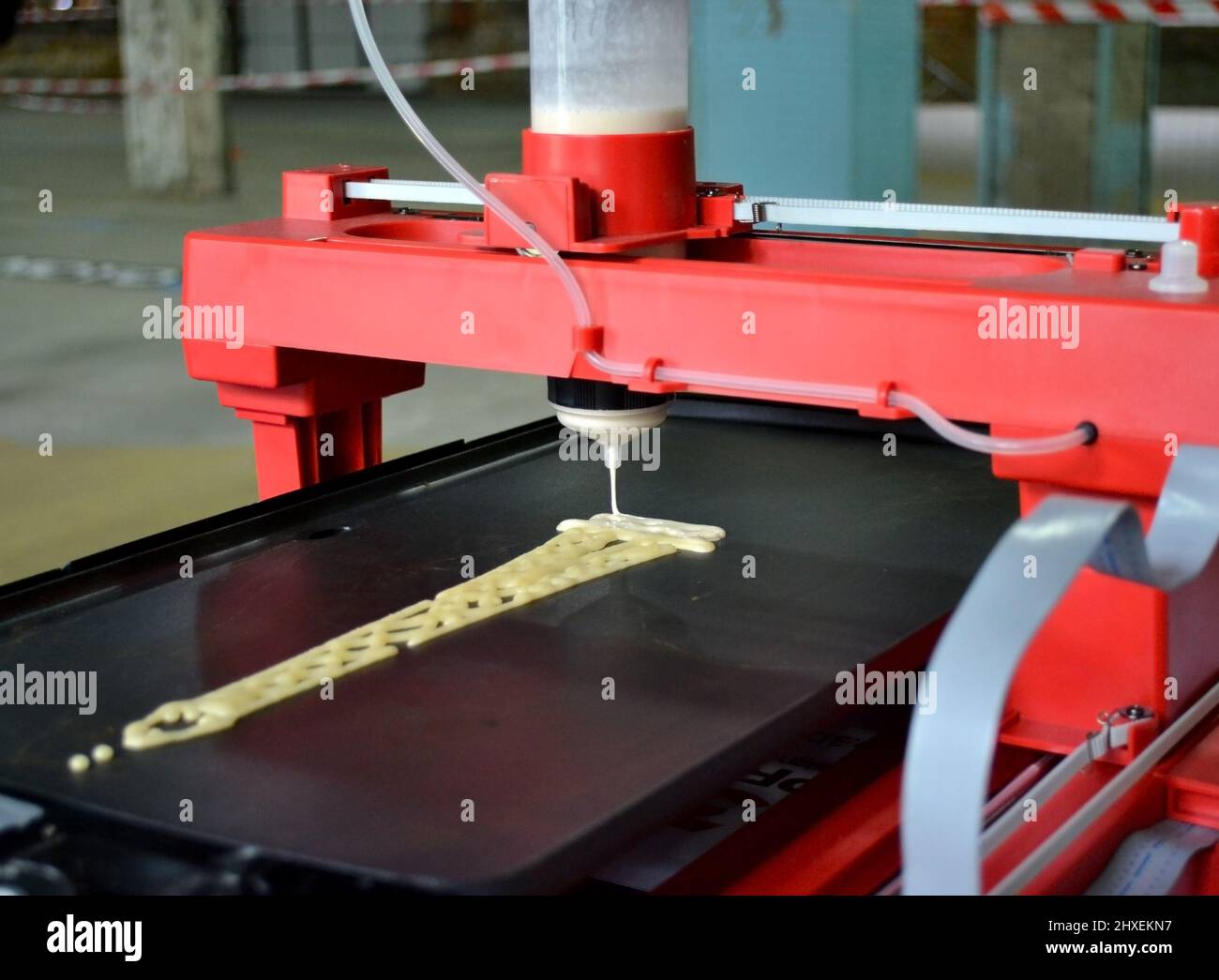 3d-Drucker, der einen flüssigen Teig druckt Stockfoto