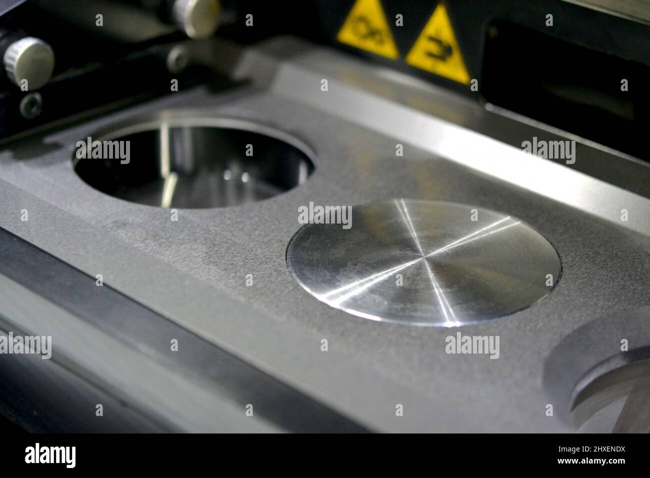 Offene Arbeitskammer einer Laser-Sintermaschine für Metall Stockfoto