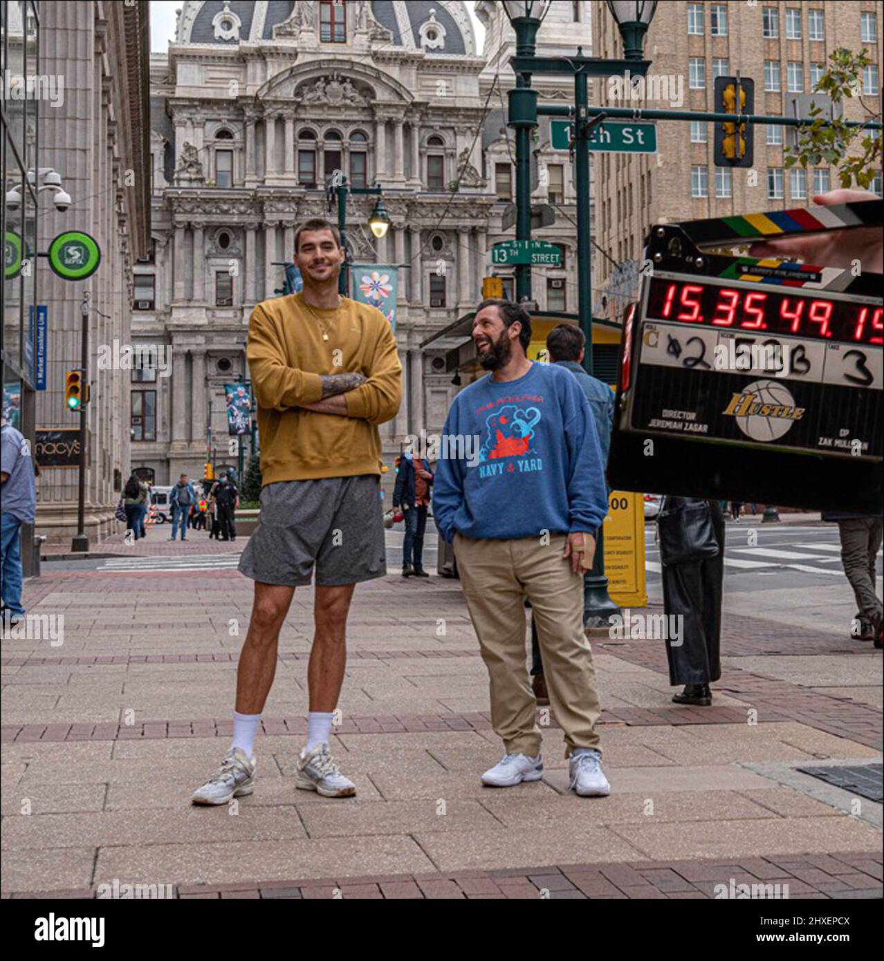 ADAM SANDLER und JUANCHO HERNANGOMEZ in HUSTLE (2022), Regie: JEREMIAH ZAGAR. Bild: HAPPY MADISON PRODUCTIONS / Album Stockfoto
