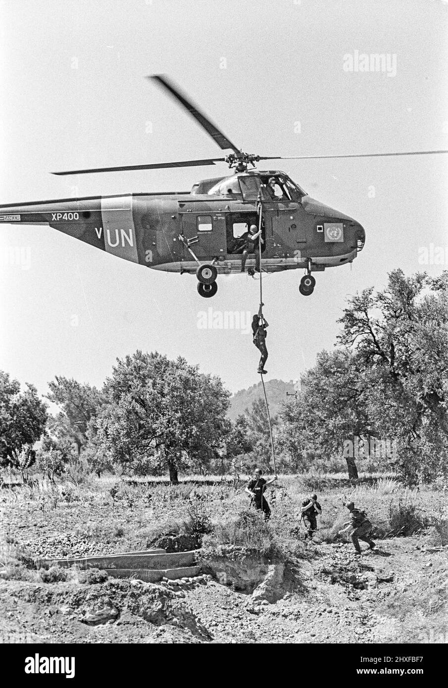 UN-Soldaten aus dem Hubschrauber demonstrieren einen Tropfen von in zypern 1963 Foto: Bo Arrhed Stockfoto