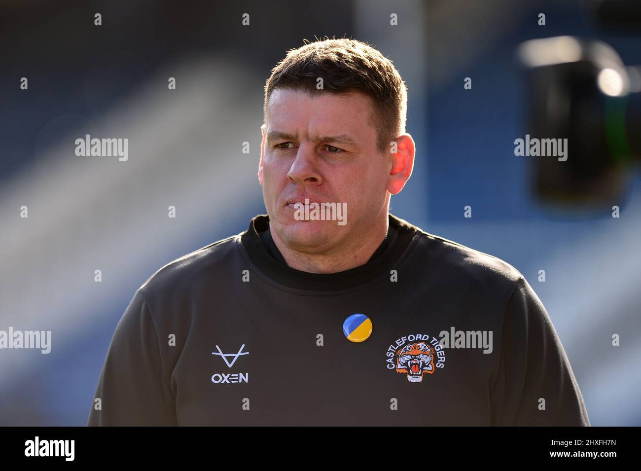 Huddersfield, England - 12.. März 2022 - Lee Radford, Trainer von Castleford Tigers, spricht mit den Medien. Rugby League Betfred Super League Round 5 Huddersfield Giants vs Castleford Tigers at John Smith's Stadium, Huddersfield, UK Dean Williams Credit: Dean Williams/Alamy Live News Stockfoto