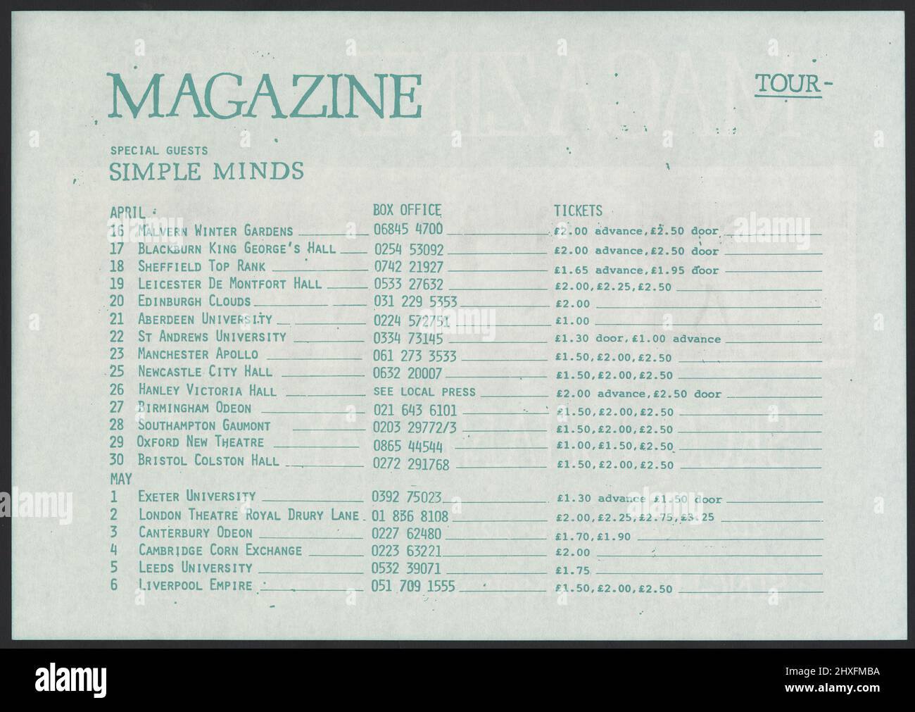 Gebraucht Daylight war das zweite Studioalbum des Magazins, das im März 1979 erschien. Howard Devoto – Gesang John McGeoch – Gitarre, Barry Adamson – Bass, Dave Formula – Keyboards, John Doyle – Schlagzeug. Dieser Flyer wurde A4 von Virgin Records gedruckt, um das Album zu veröffentlichen, als Single und auf der Rückseite die UK-Tournee der Band im April mit den Gästen Simple Minds. Seltsamerweise stimmt die Typografie auf dem Flyer nicht mit der auf dem Albumcover des Designers Malcolm Garrett überein, sondern scheint von Hand kopiert worden zu sein, um es zu versuchen! Stockfoto