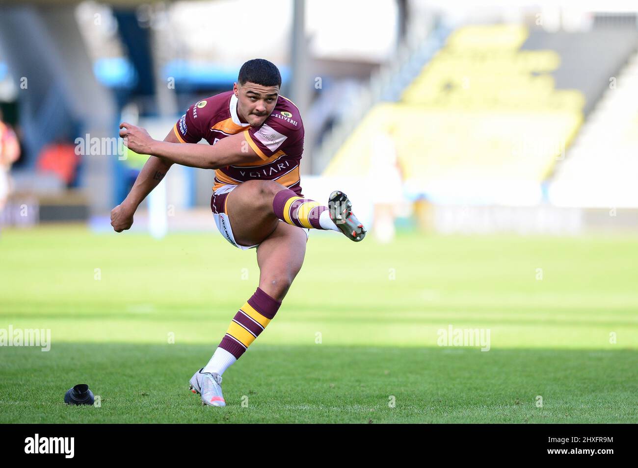 Huddersfield, England - 12.. März 2022 - will Pryce (1) von Huddersfield Giants schlägt das Tor. Rugby League Betfred Super League Round 5 Huddersfield Giants vs Castleford Tigers at John Smith's Stadium, Huddersfield, UK Dean Williams Credit: Dean Williams/Alamy Live News Stockfoto