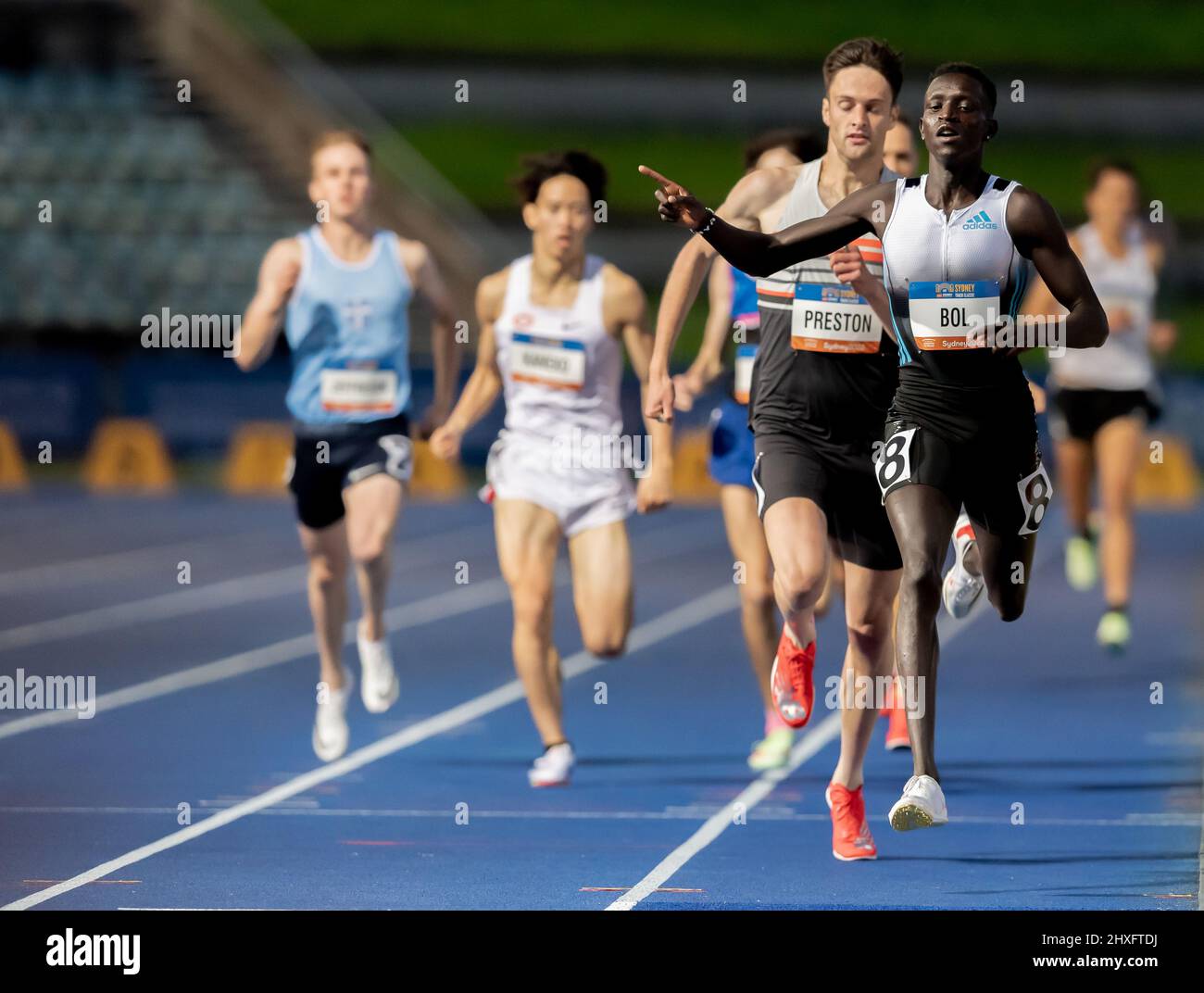 Sydney, Australien. 12. März 2022. Peter Bol aus Western Australia gewinnt am 12. März 2022 im 2022 Chemist Warehouse Sydney Track Classic im Sydney Olympic Park Athletics Center in Sydney, Australien, die Men 800 Meter Open. Kredit: Izhar Ahmed Khan/Alamy Live Nachrichten/Alamy Live Nachrichten Stockfoto