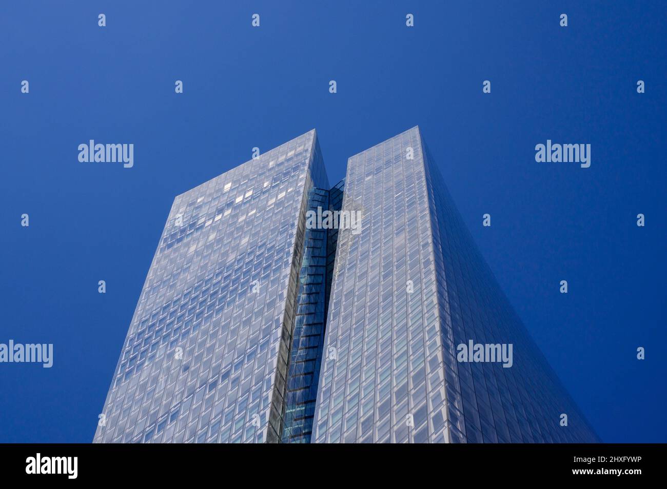 TEL AVIV, ISRAEL - 25. JANUAR 2022. Hochhäuser. Moderne Architektur. Stockfoto