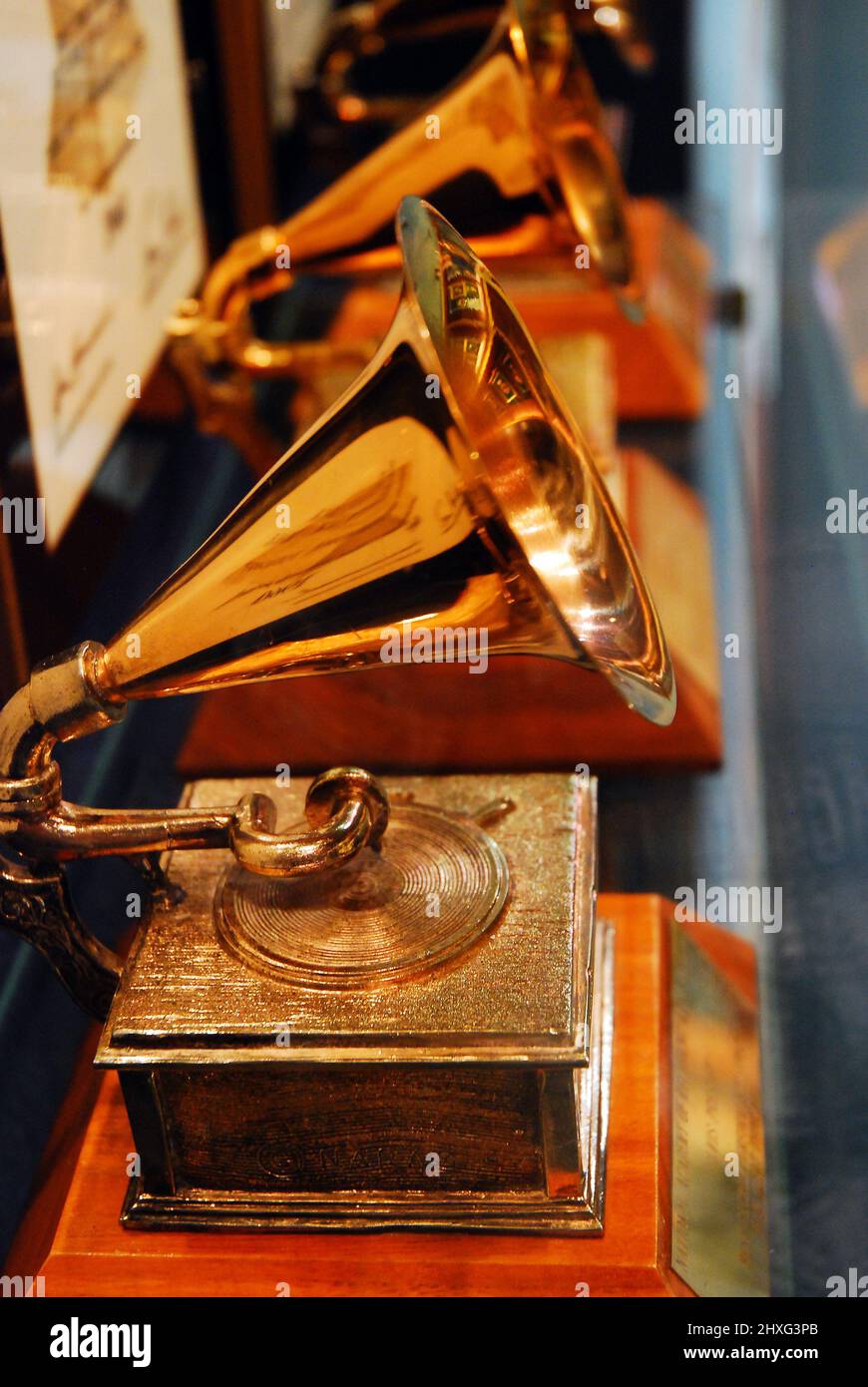 Grammy Awards, die für herausragende Leistungen in der Musik und im Tonaufnahme vergeben werden, werden ausgestellt Stockfoto