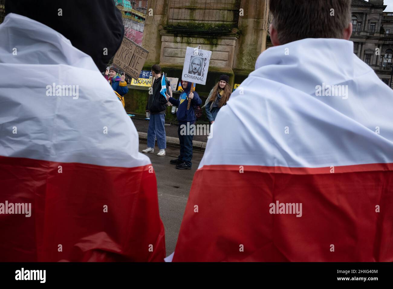 Glasgow, Großbritannien, 12. März 2022. Die Ukraine-Kundgebung auf dem George Square zeigt Unterstützung für die Ukraine in ihrem aktuellen Krieg mit Präsident PutinÕs Russland, in Glasgow, Schottland, 12. März 2022. Foto: Jeremy Sutton-Hibbert/ Alamy Live News. Stockfoto